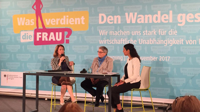 Bundesfrauenministerin Katarina Barley und stellv. DGB-Vorsitzende Elke Hannack bei der Fachtagung in Berlin - Bild: zwd