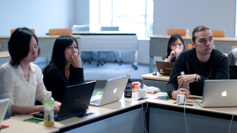 Von einer Plattform für digitale Hochschulbildung würden Studierende EU-weit profitieren. - Bild: Flickr / Joi Ito