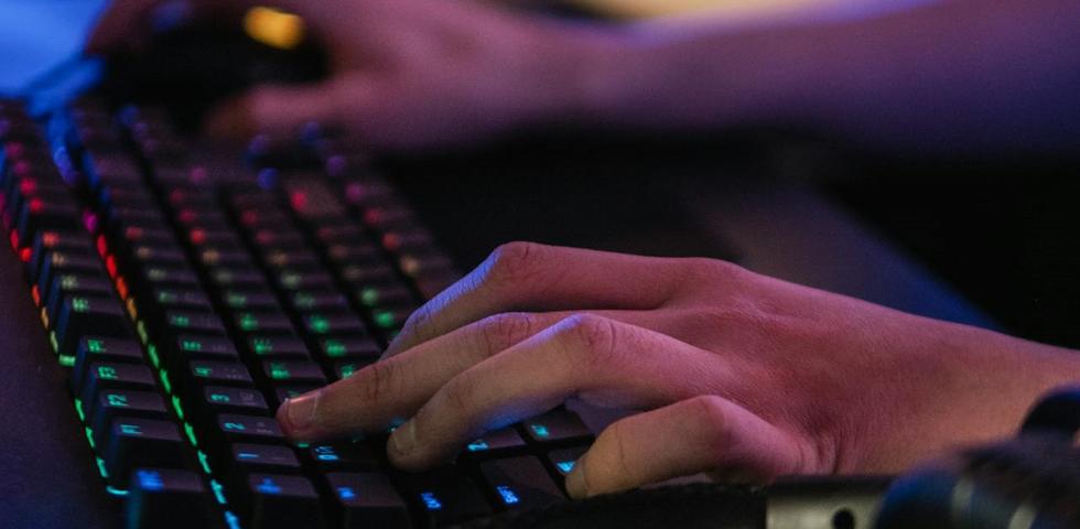 Digitale Gewalt ist laut Justizministerin Hubig ein Massenph&auml;nomen geworden. - Bild: pexels/ A. Darmel