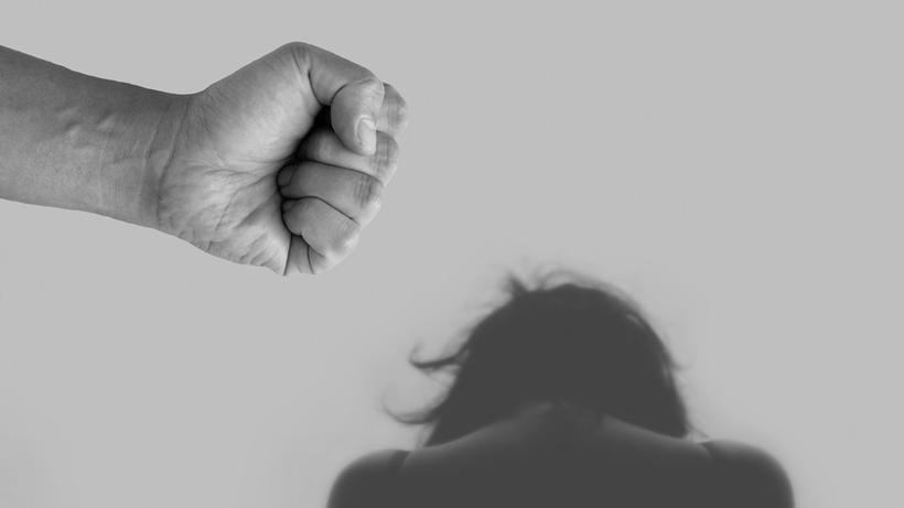 Gerade in der Krise brauchen Frauen sicheren Schutz gegen Gewalt. -  Bild: Pixabay / Tumisu