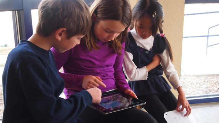 Digitales Lernen wird durch fehlende Computer erschwert. - Bild: Wikimedia.org / Brad Flickinger