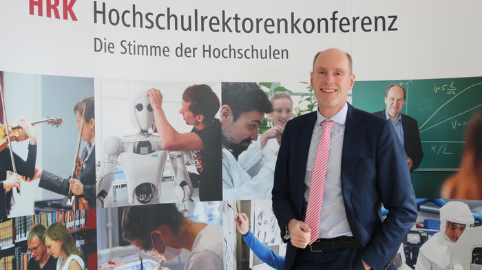 HRK-Pr&auml;sident Prof. Dr. Peter-Andr&eacute; Alt bei der Pressekonferenz zur Senatstagung am 12.03.19. Bild: zwd