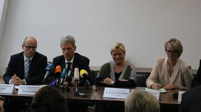 Ties Rabe, Helmut Holter, Susanne Eisenmann und Anja Karliczek (vl.n.r.). - Bild: zwd