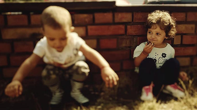 Über ein Fünftel der Kinder auf der Welt erleiden gravierende Entbehrungen. - Bild: Pxabay/  Rotaru Florin