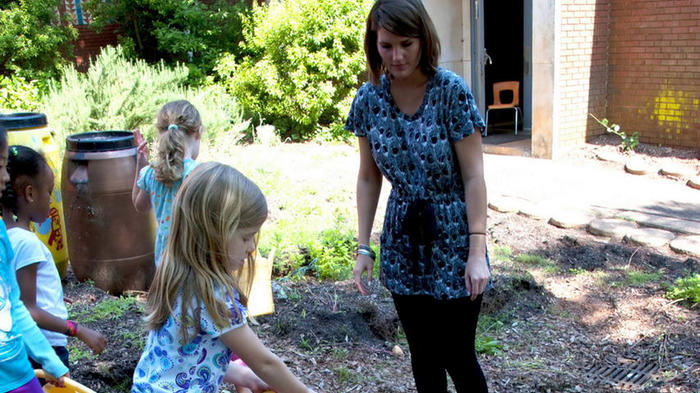 Durch h&ouml;here Investitionen will der Bund die Kita- und Grundschulbetreuung st&auml;rken. - Bild: Pixnio