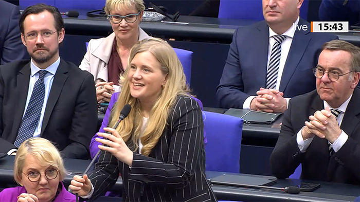 Erklärt die Annahme ihrer Wahl als Bundestagsvizepräsidentin (Bild: Livestream BTG)