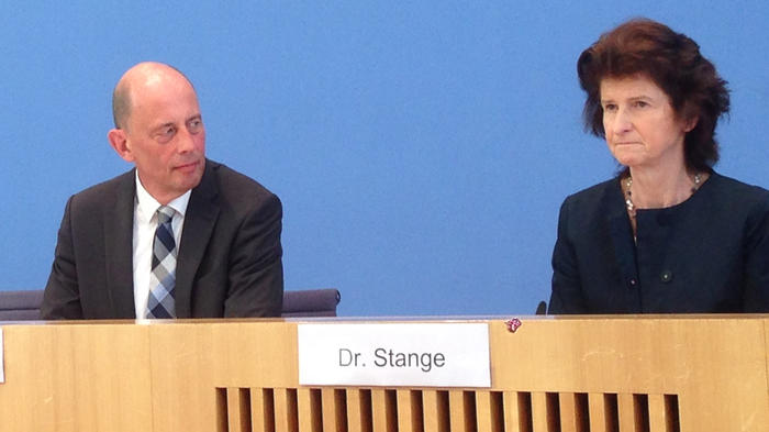 Der Th&uuml;ringer Wissenschaftsminister Wolfgang Tiefensee (SPD) und seine Amts- und Parteikollegin aus Sachsen, Eva-Maria Stange - Bild: zwd
