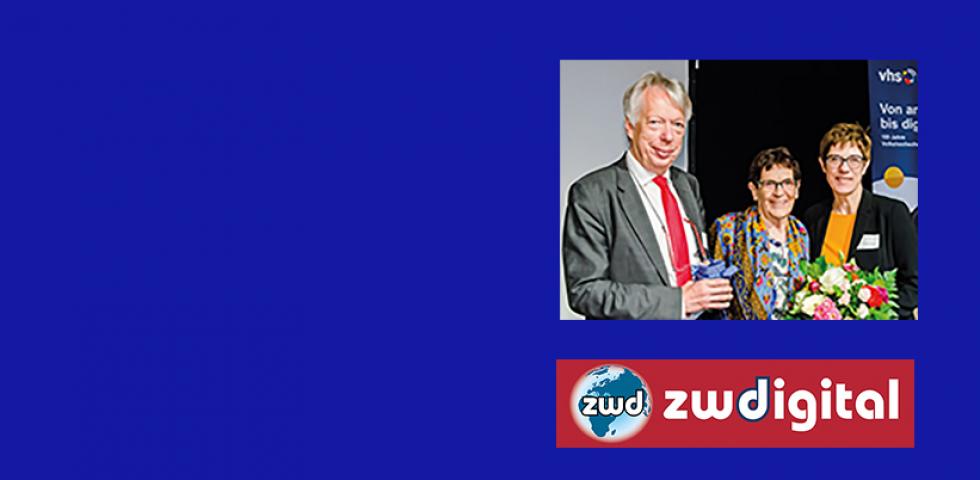 Rita S&uuml;&szlig;muth mit DVV-Ehrervorsitzender Rossmann und DVV-Pr&auml;sidentin Kramp-Karrenbauer auf der DVV-Mitgliederversammlung 2019 | Bildquelle: Homepage DVV, Fotograf Christian Mayer, Weimar