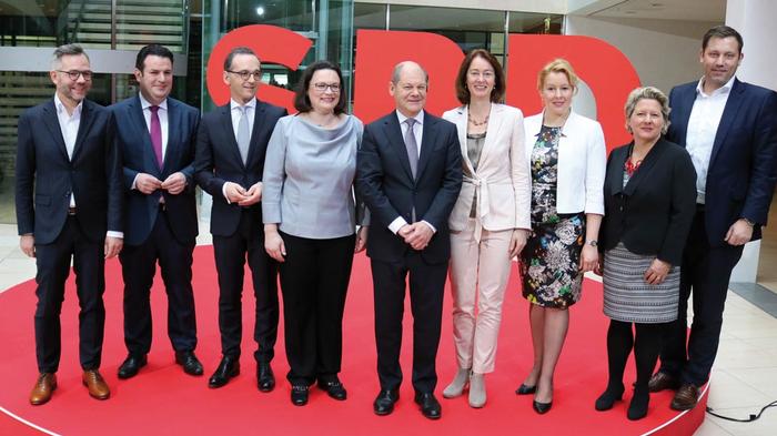 Nicht im Bild: Michelle M&uuml;ntefering. - Bild: zwd