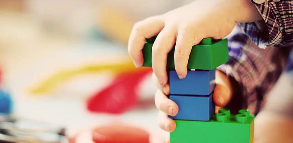 W&auml;hrend halbleere Kitas dichtmachen, sind andere durch Fachkr&auml;fte-Mangel &uuml;berlastet. - Bild: Pikist