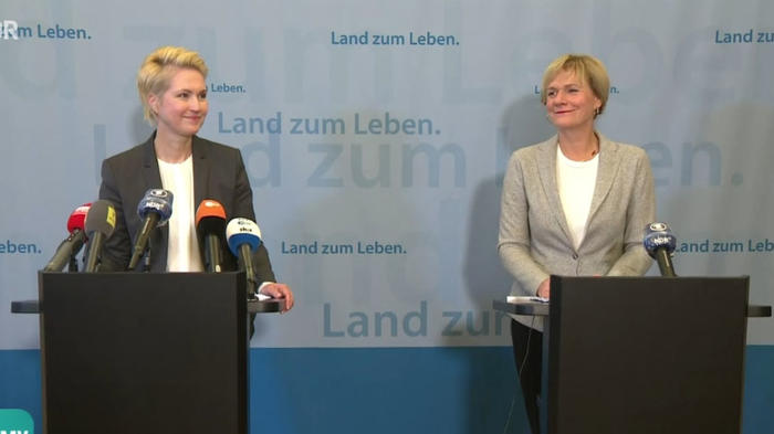 Schwesig und Oldenburg bei der Vorstellung des Koalitionsprogramms Quelle: ndr Lifestream