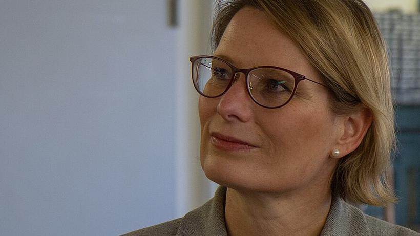 Justizministerin Hubig strebt ein Gesamtkonzept für Gewaltschutz an. - Bild: Wikimedia/ Olaf Kosinsky