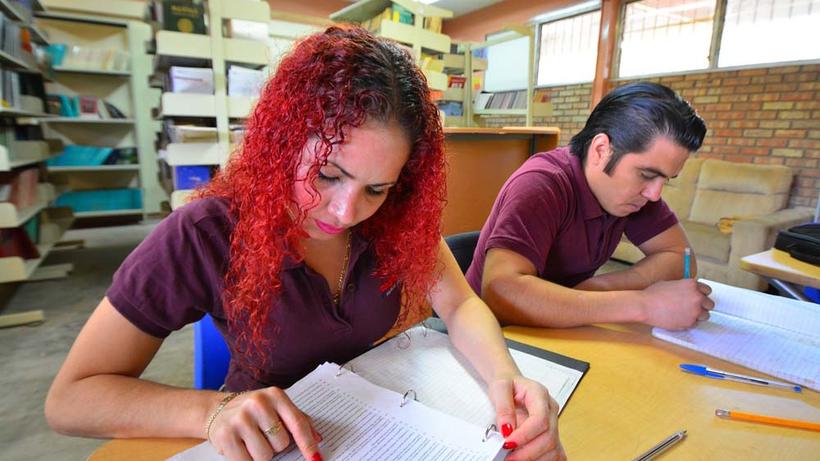 Student*innen beim Lernen - Bild: Pixabay / Ernesto Eslava