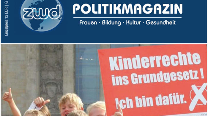 Ausgabe 387. Titelfoto: Kinder demonstrieren f&uuml;r ihre Rechte vor dem Brandenburger Tor 1 (Bildquelle: UNESCO)